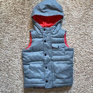 Size 6/7 (small) boys gray hooded puffer vest.